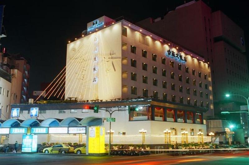 Hotel Tainan Exterior photo