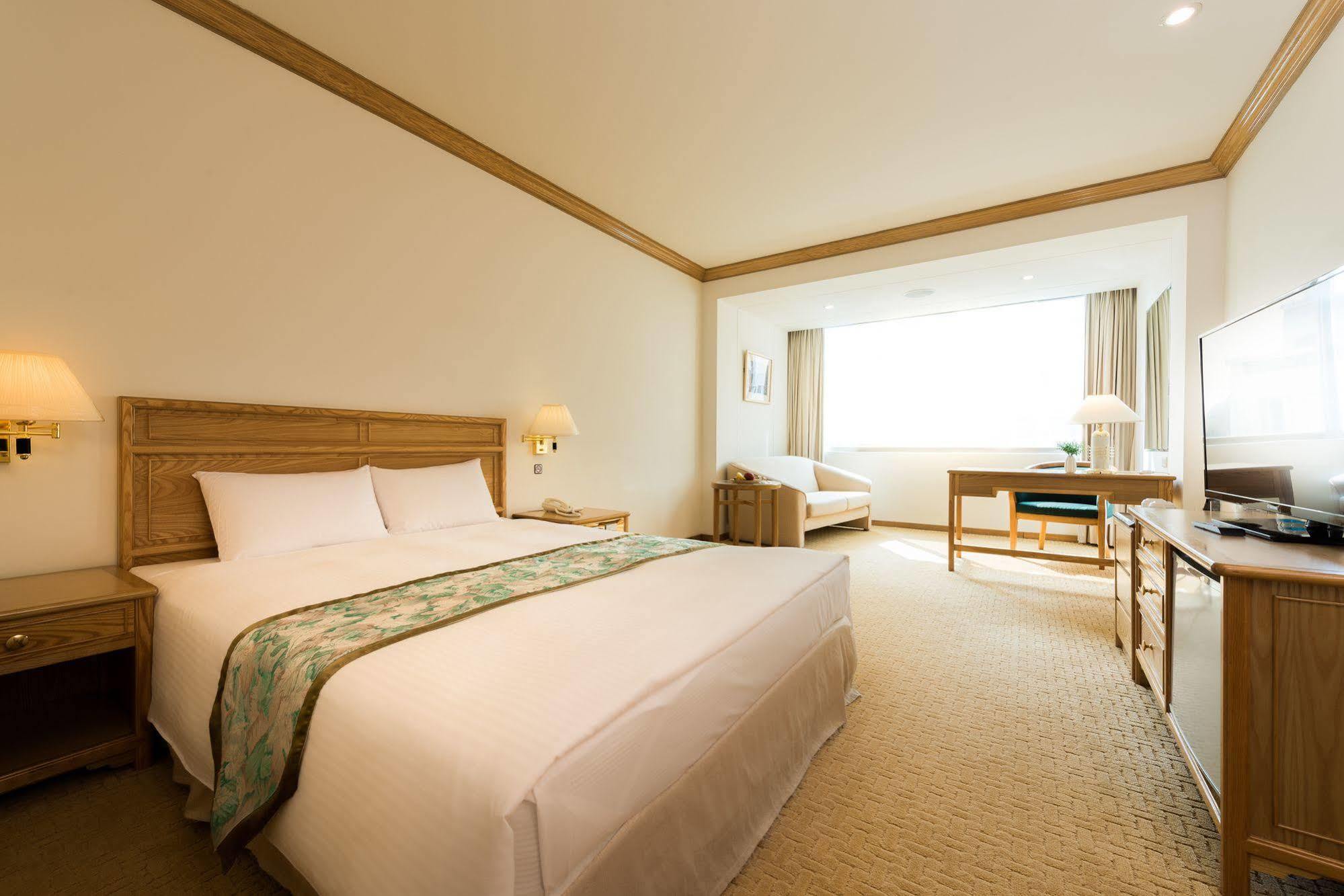 Hotel Tainan Exterior photo
