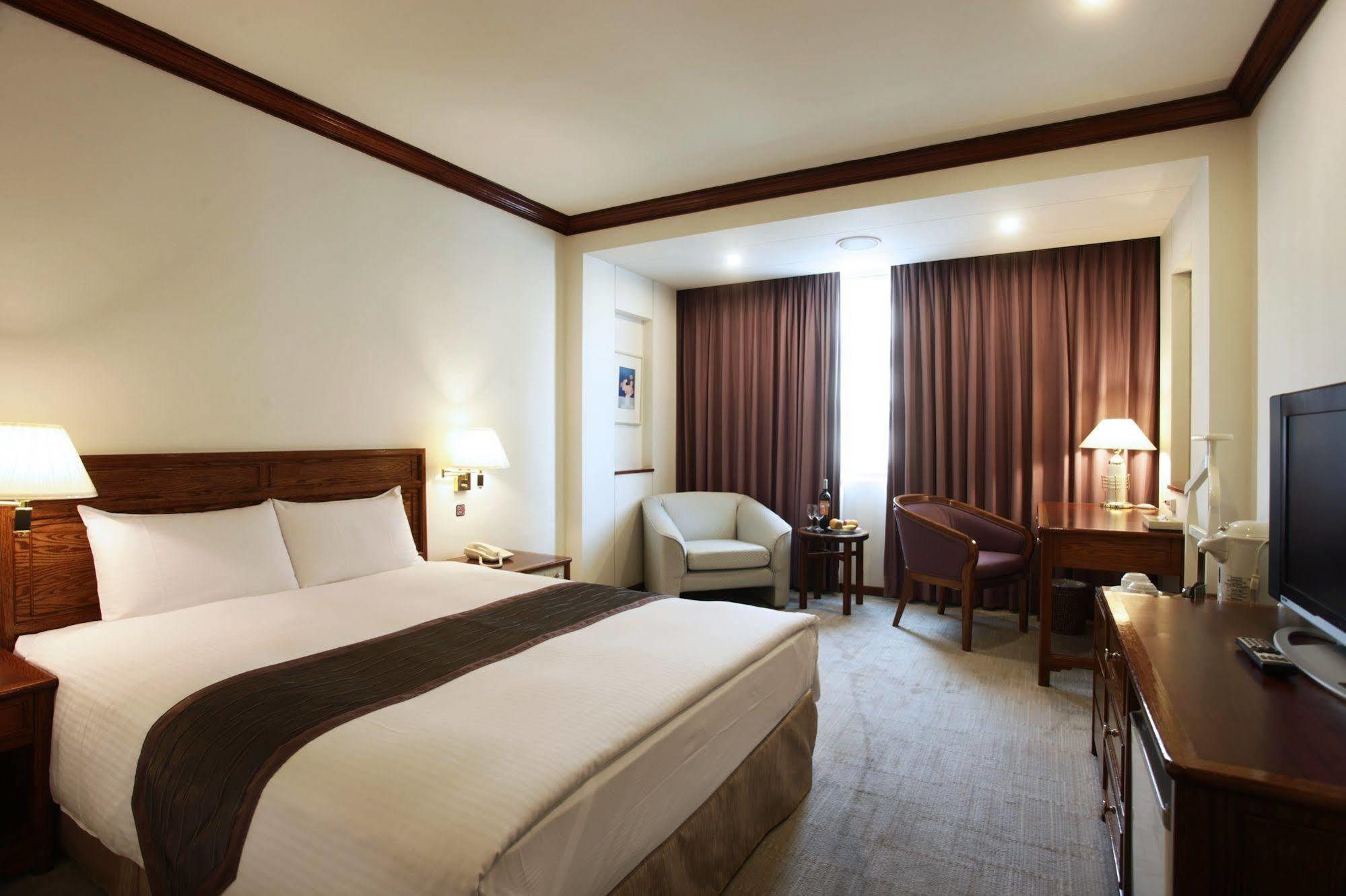 Hotel Tainan Exterior photo