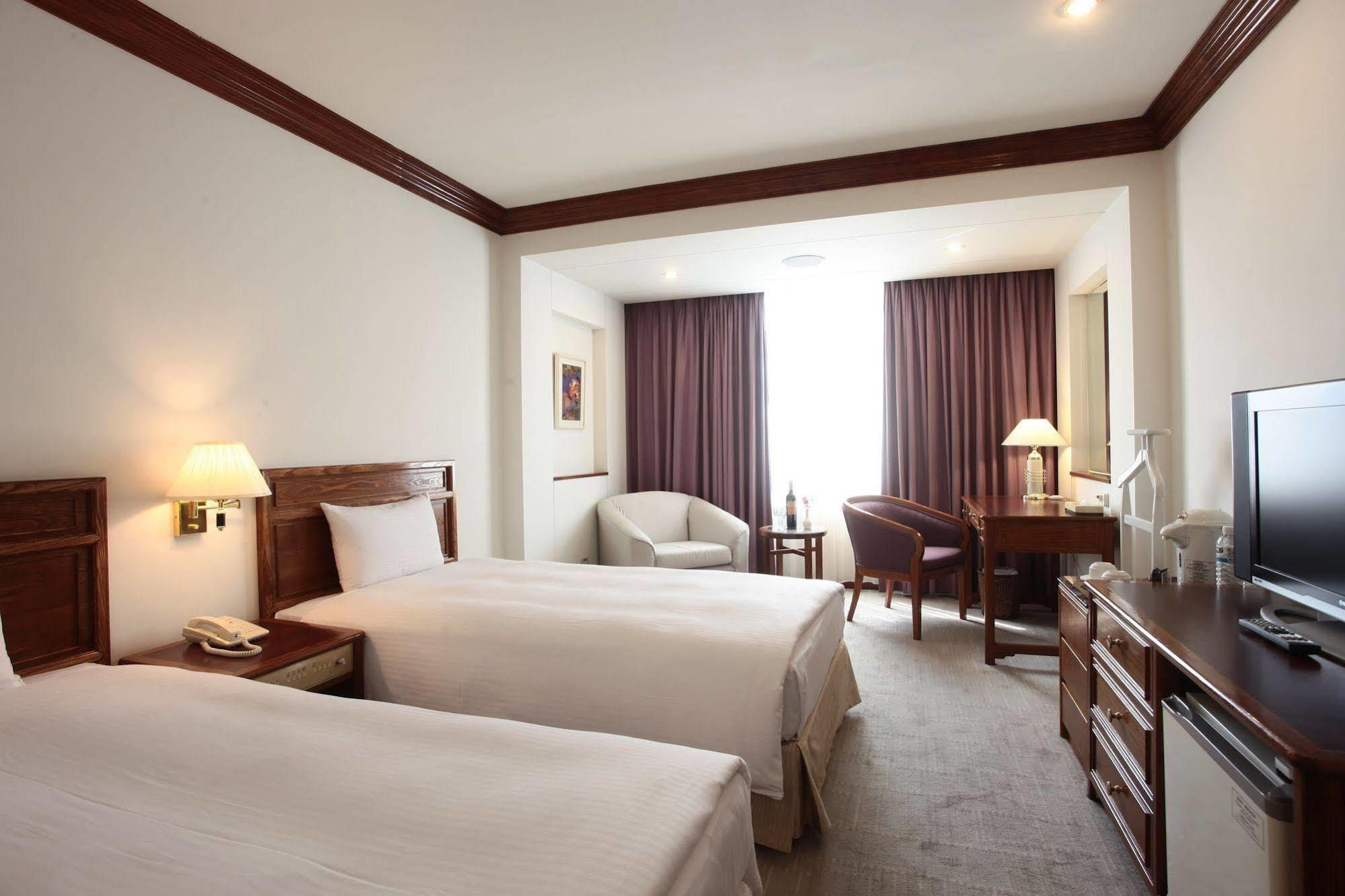 Hotel Tainan Exterior photo